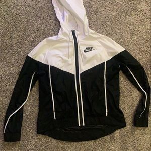 Women’s Nike black and white wind breaker